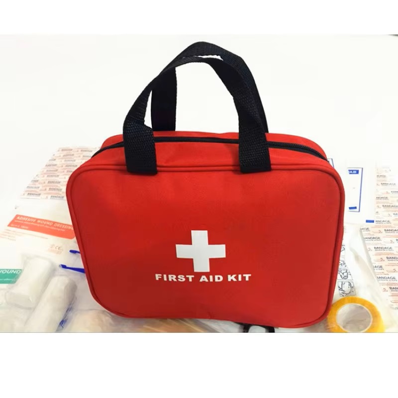 Apteczka z kompaktową i lekką  – First Aid Bag Kit recenzja i cena